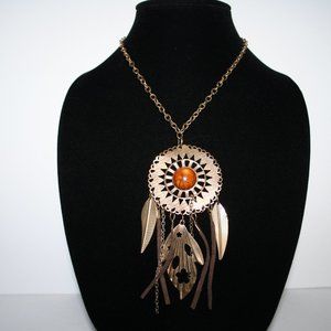 Vintagejelyfish Jewelry - Long gold necklace with beautiful pendant Vintagejelyfish Jewelry - Long gold necklace with beautiful pendant